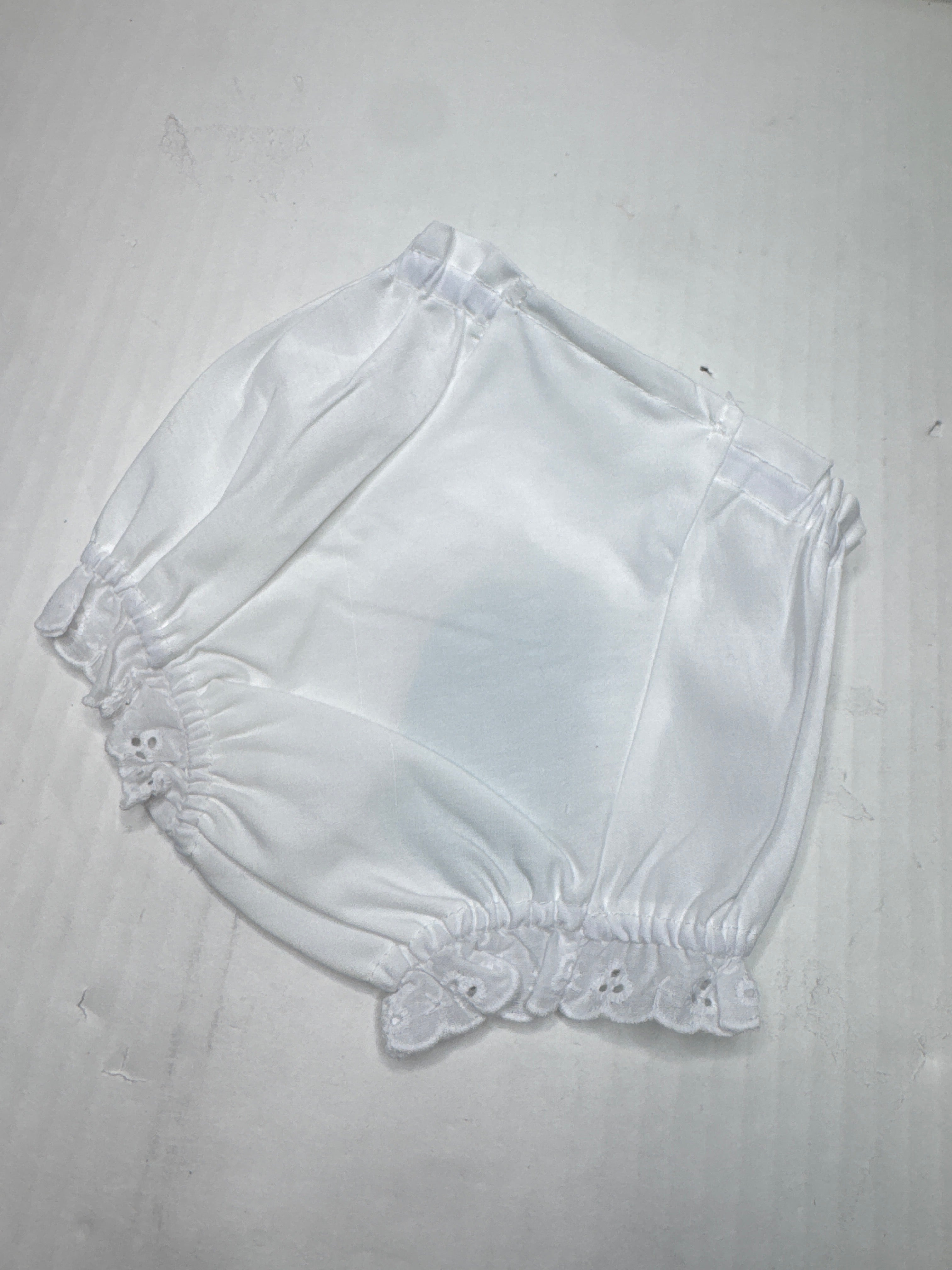 Monogramed bloomer with eyelet ruffle