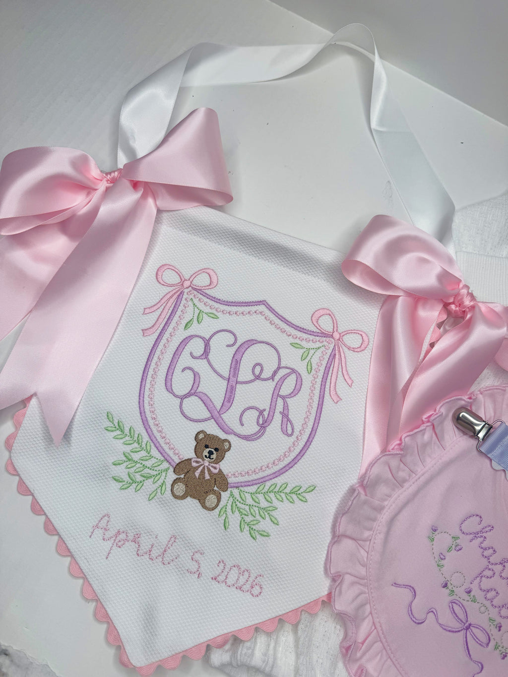 Personalized scalloped baby banner