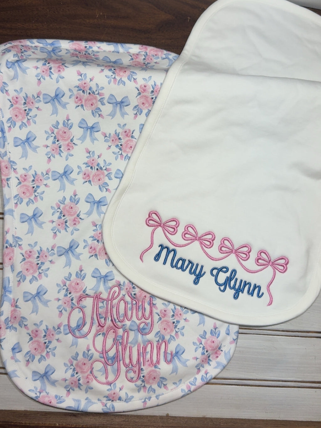 Set of 2 burp cloths - monogramed